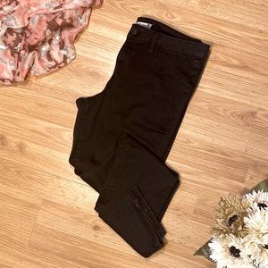 Refuge Black Mid Rise Skinny Jeans - lots of stretch, like new